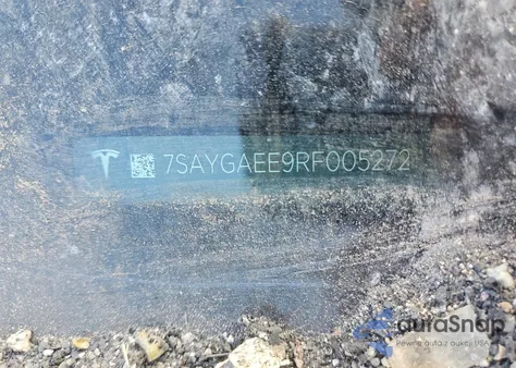 2024 Tesla Model Y z USA, uszkodzony, nr VIN 7SAYGAEE9RF005272